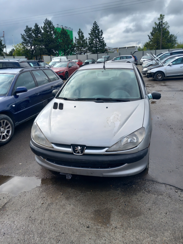 PEUGEOT 206 1.4 B